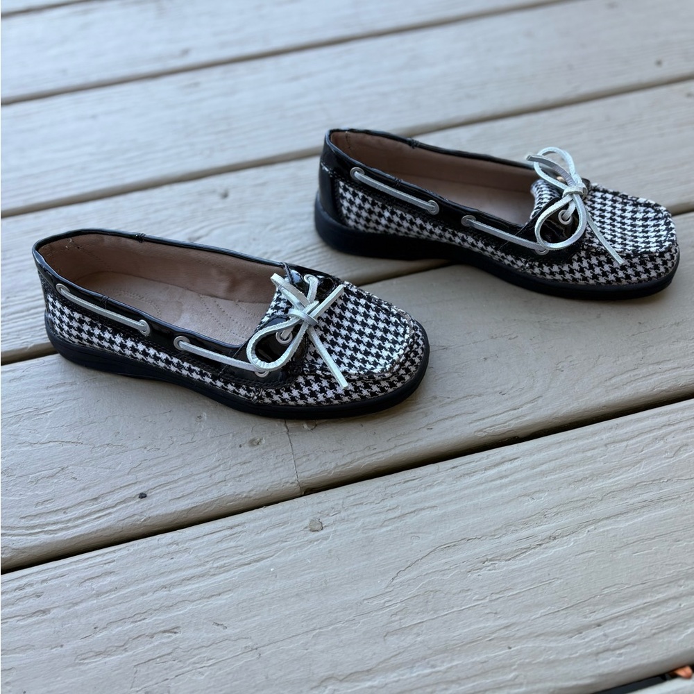 NWOT CROFT & BARROW Stylish Black/White Houndstooth Pattern Women's Loafers. 6.5
